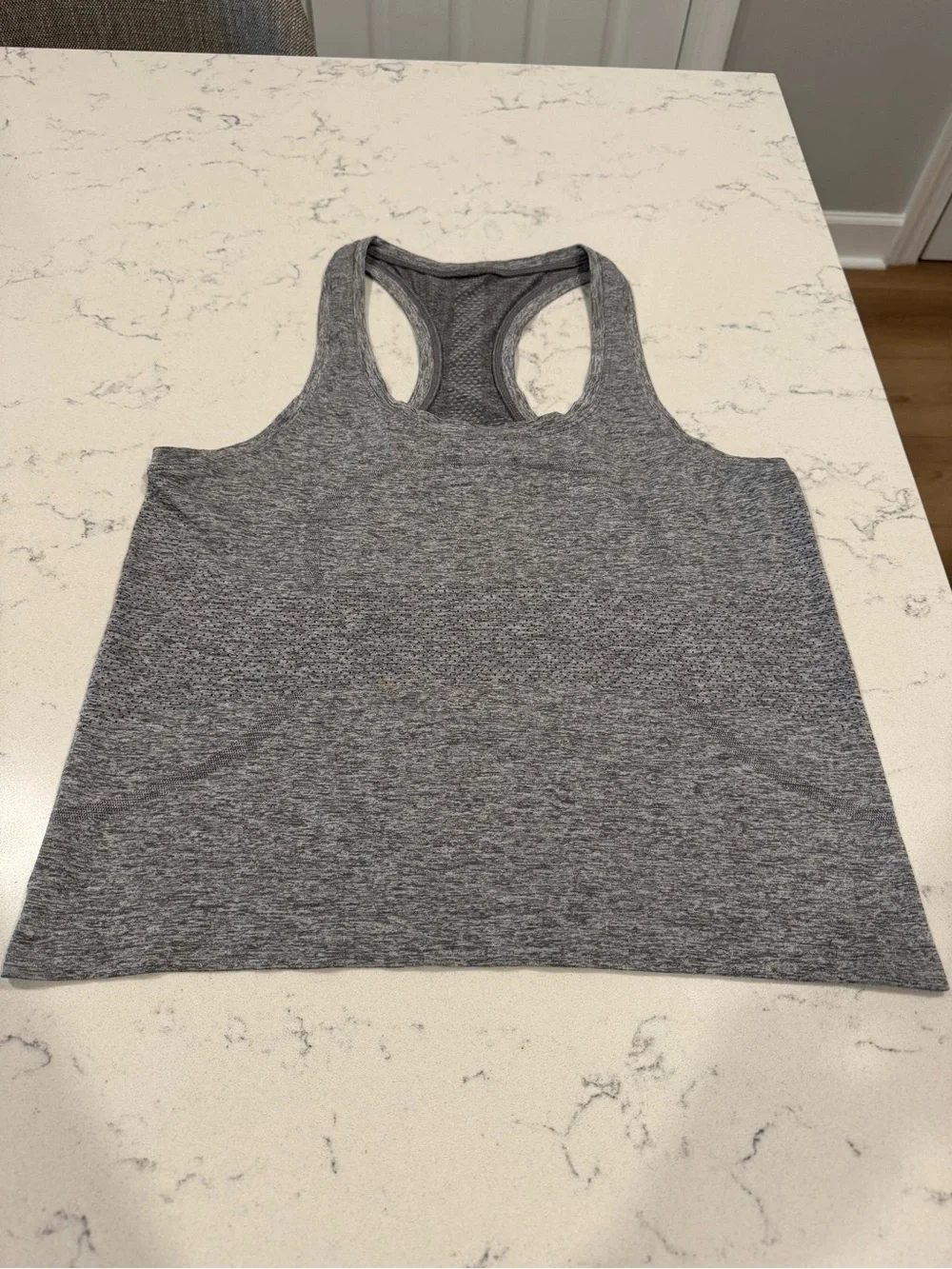 Like New Lululemon Swiftly Tech Racerback Tank Top 2.0 Waist Length - size 8